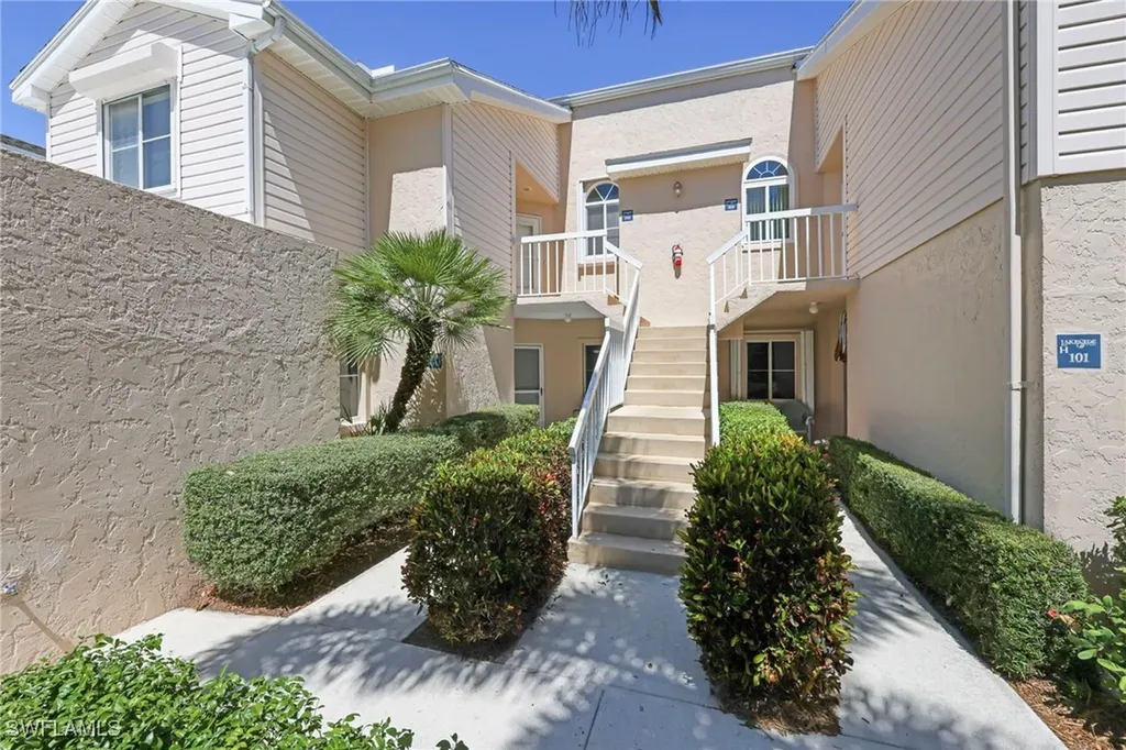 2761 Citrus Lake Drive Naples FL 34109