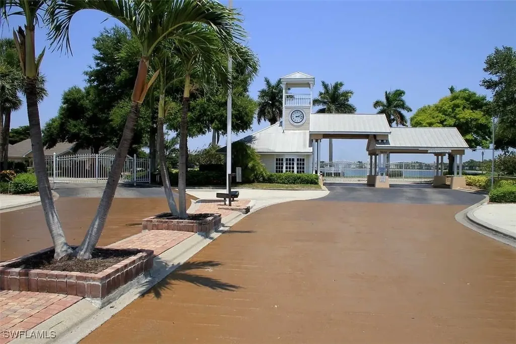 2761 Citrus Lake Drive Naples FL 34109