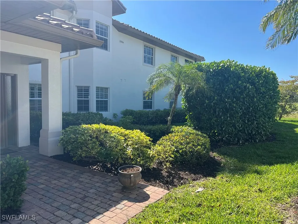 8169 Saratoga Drive Naples FL 34113