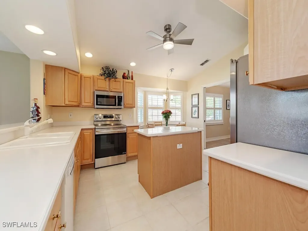 8169 Saratoga Drive Naples FL 34113