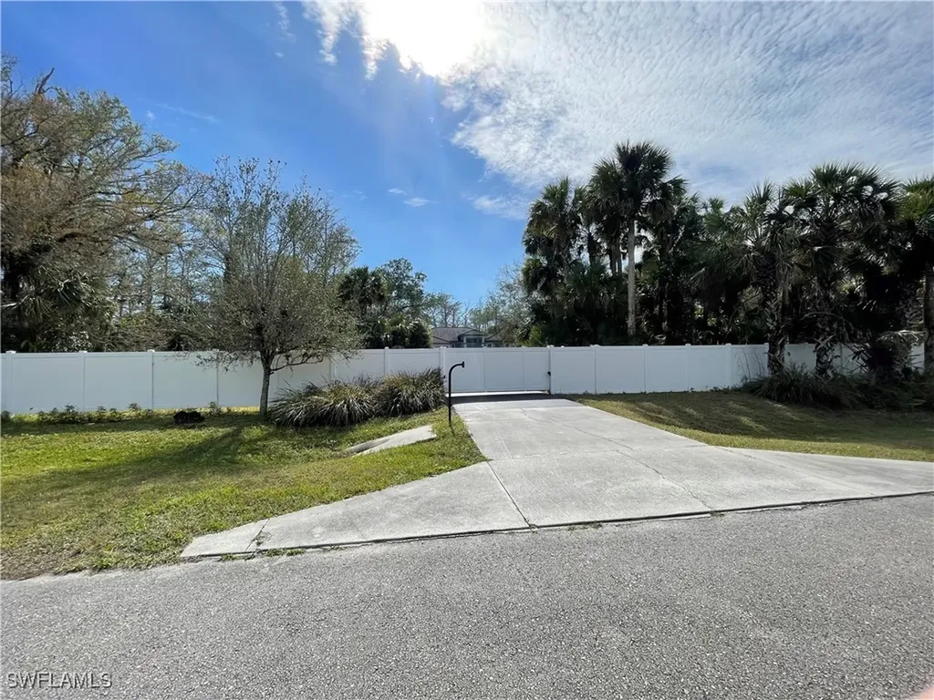 1420 14th Avenue NE Naples FL 34120