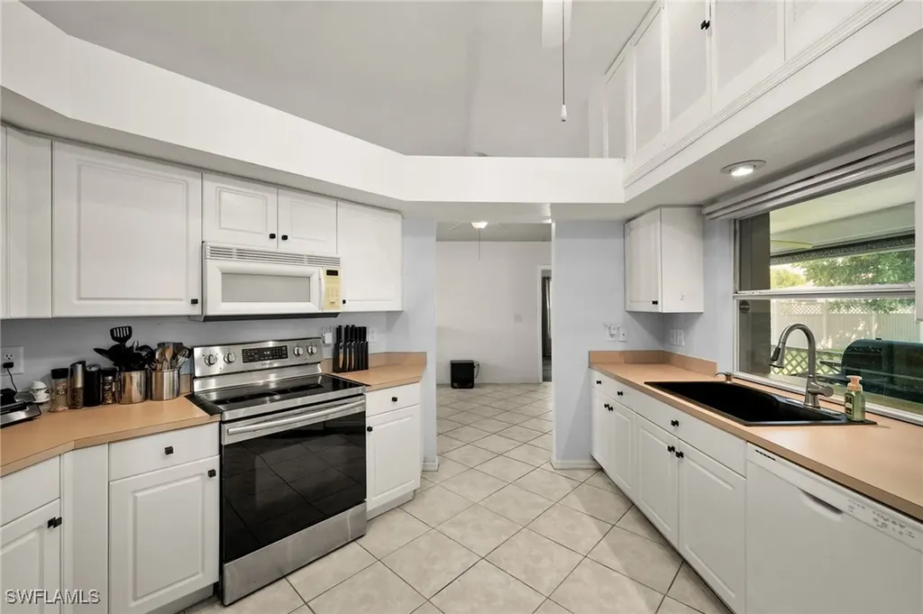 2218 NE 5th Terrace Cape Coral FL 33909