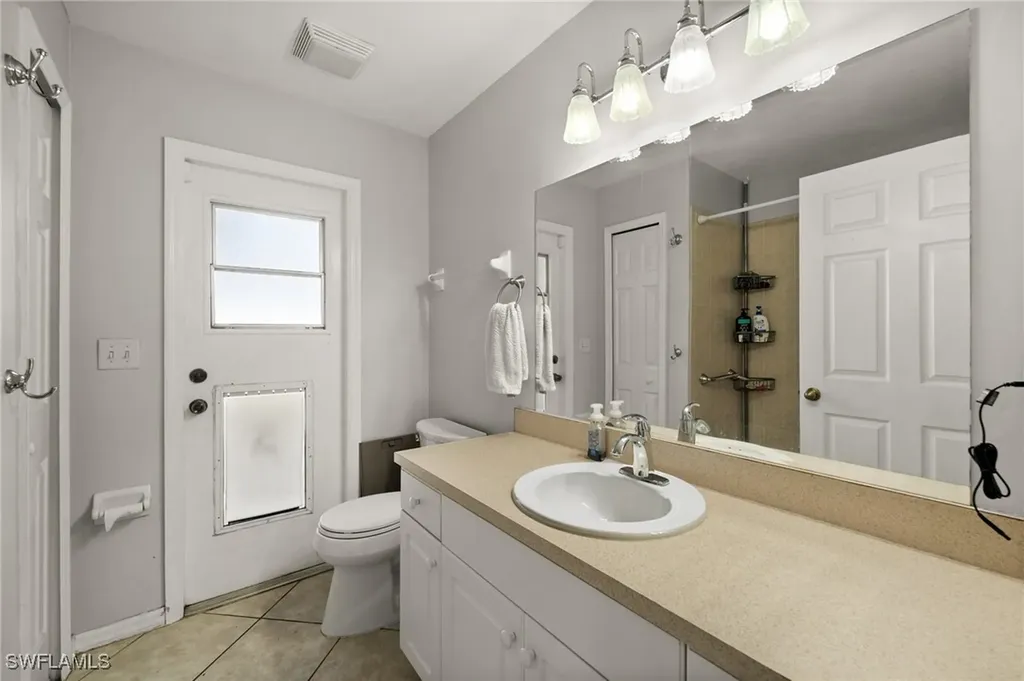 2218 NE 5th Terrace Cape Coral FL 33909