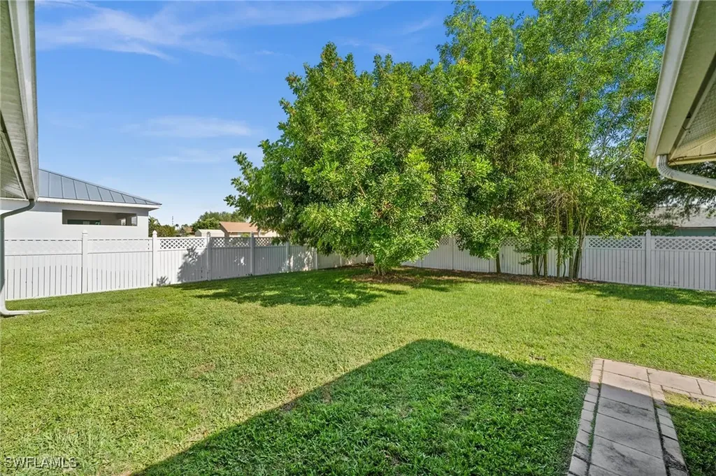 2218 NE 5th Terrace Cape Coral FL 33909