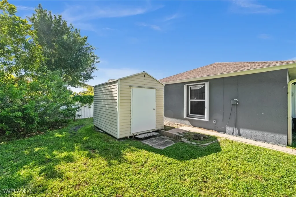 2218 NE 5th Terrace Cape Coral FL 33909
