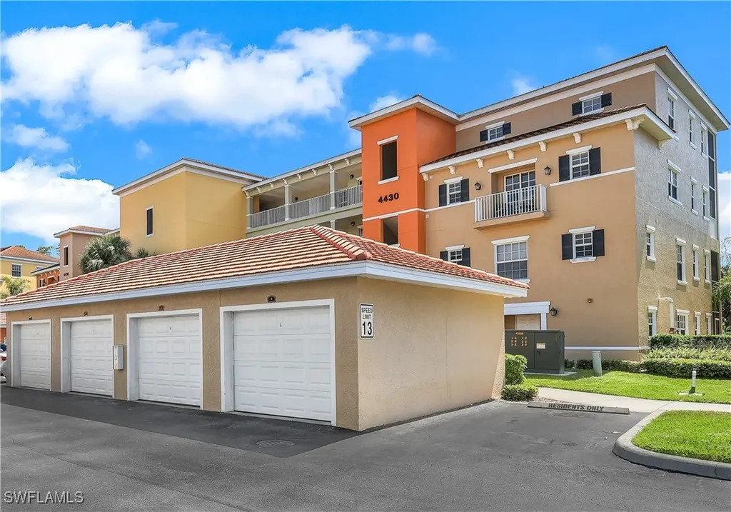 4430 Botanical Place Circle Naples FL 34112