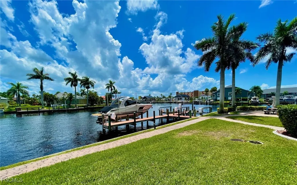 4703 SE 17th Place Cape Coral FL 33904