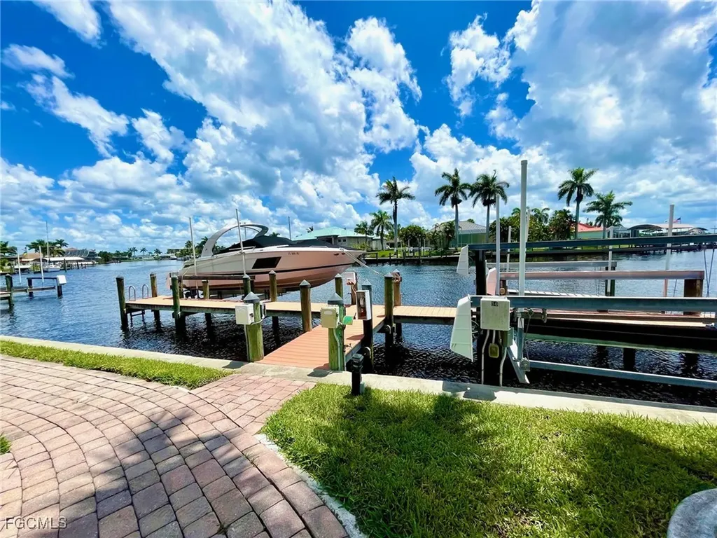 4703 SE 17th Place Cape Coral FL 33904