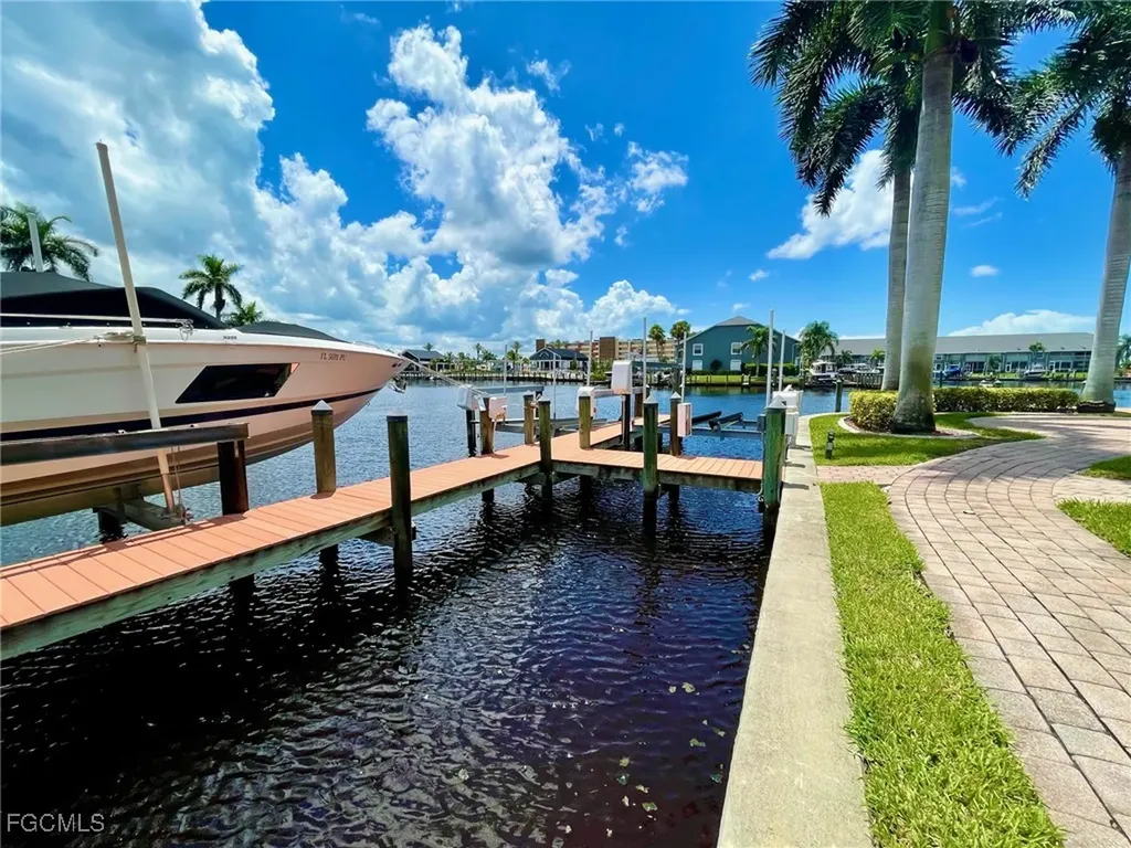 4703 SE 17th Place Cape Coral FL 33904
