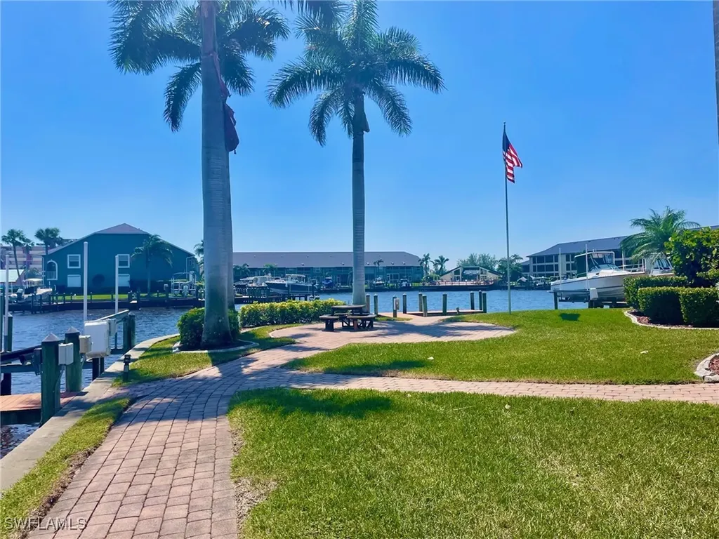 4703 SE 17th Place Cape Coral FL 33904