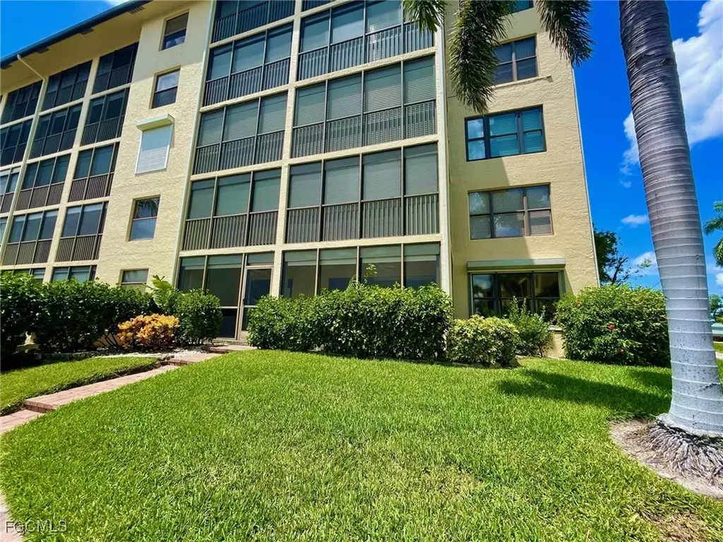 4703 SE 17th Place Cape Coral FL 33904