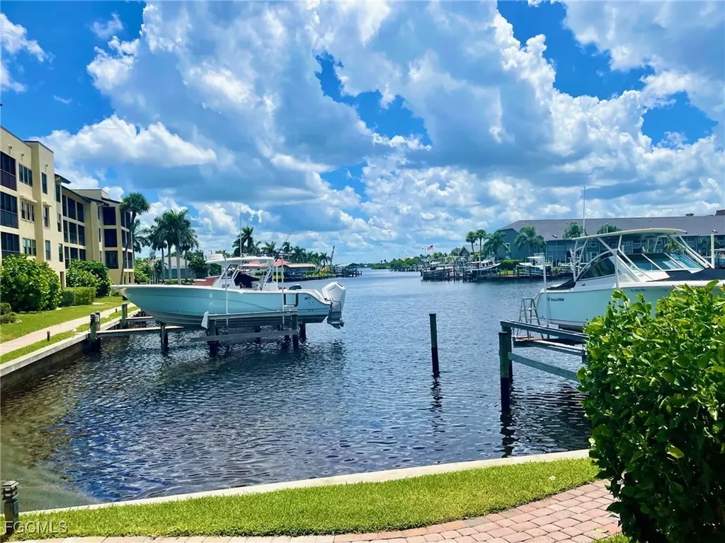 4703 SE 17th Place Cape Coral FL 33904