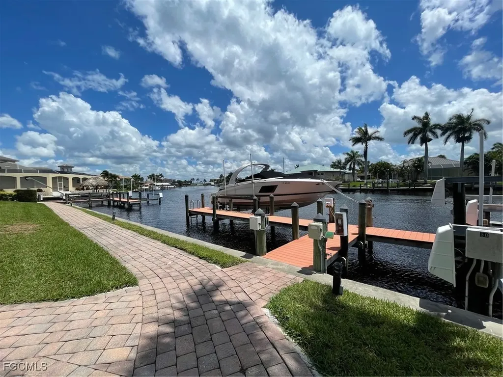 4703 SE 17th Place Cape Coral FL 33904