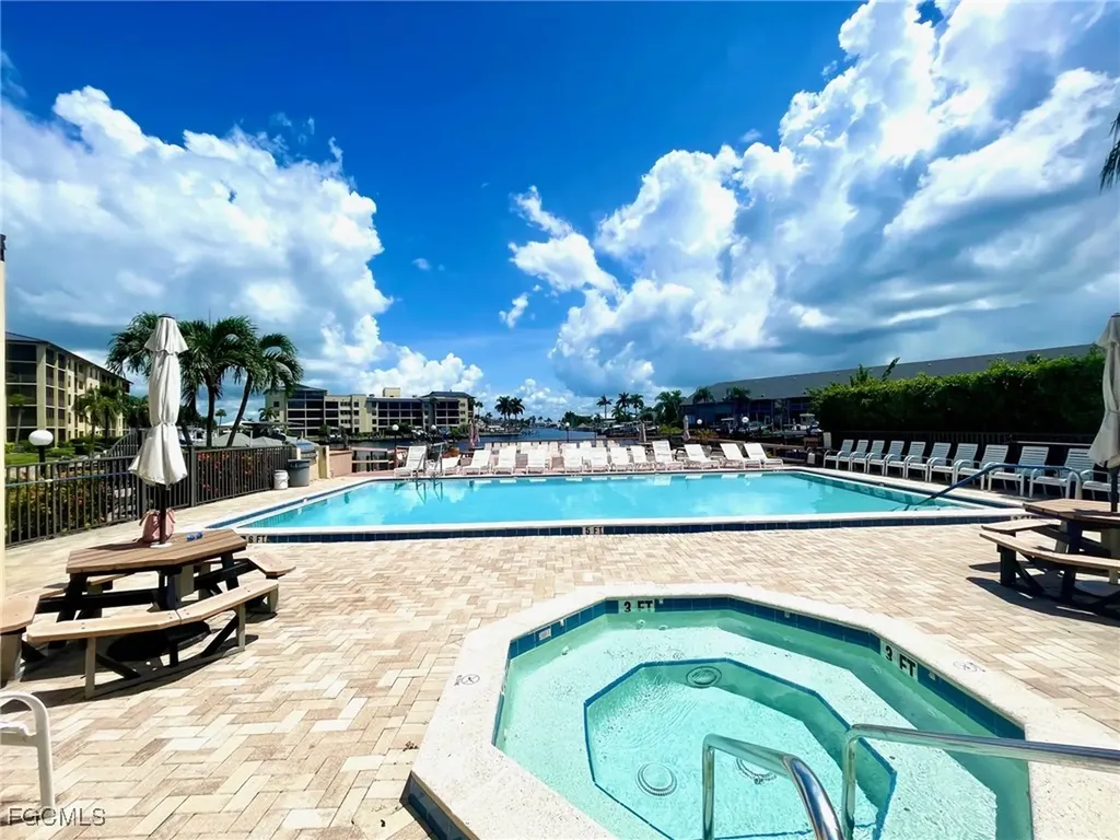 4703 SE 17th Place Cape Coral FL 33904