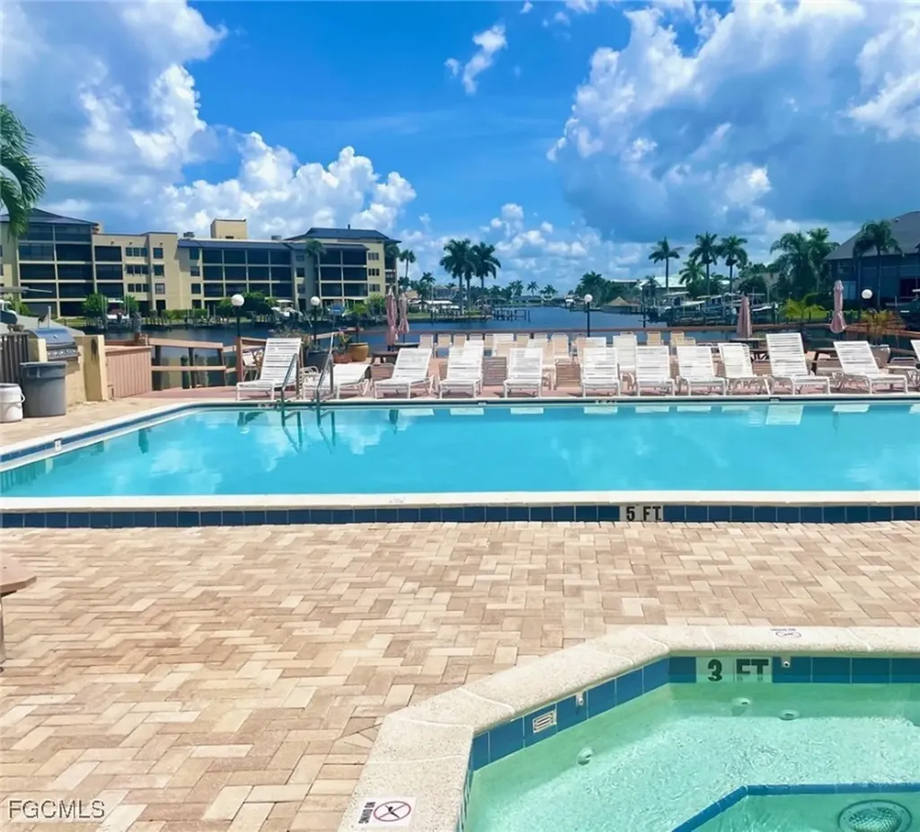 4703 SE 17th Place Cape Coral FL 33904