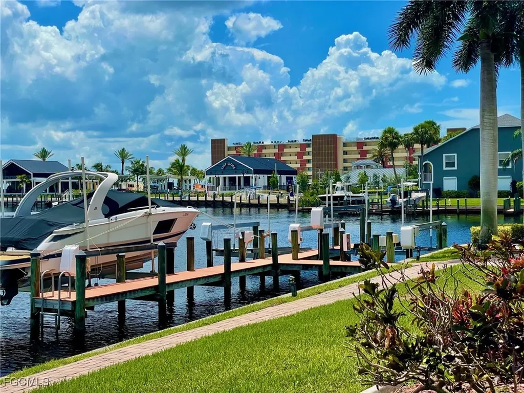 4703 SE 17th Place Cape Coral FL 33904