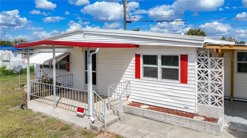 139 Gaslight Avenue North Fort Myers FL 33917