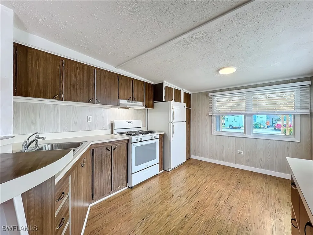 139 Gaslight Avenue North Fort Myers FL 33917