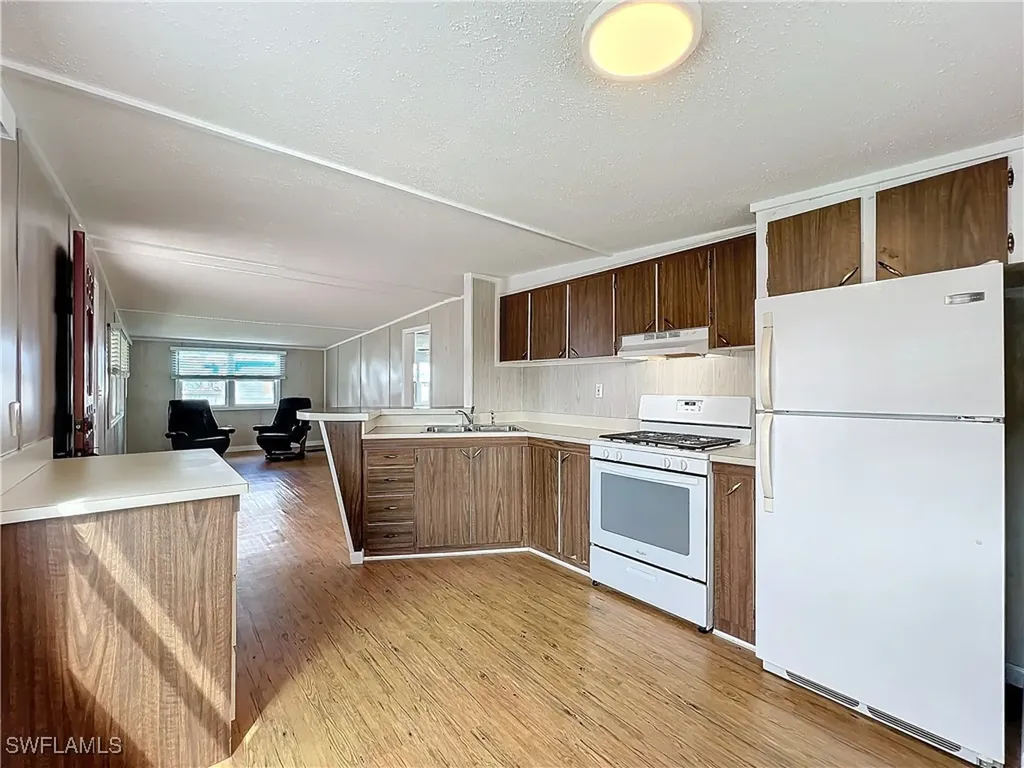 139 Gaslight Avenue North Fort Myers FL 33917