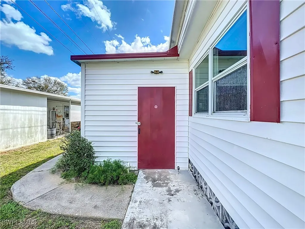 139 Gaslight Avenue North Fort Myers FL 33917