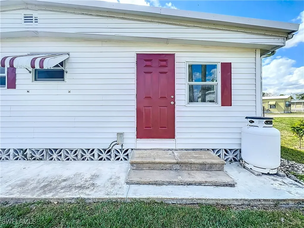 139 Gaslight Avenue North Fort Myers FL 33917