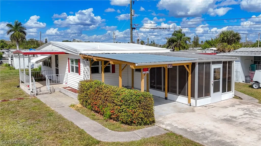 139 Gaslight Avenue North Fort Myers FL 33917