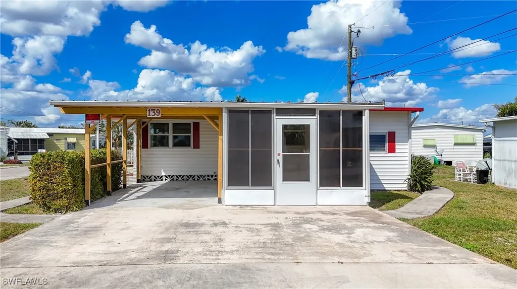 139 Gaslight Avenue North Fort Myers FL 33917