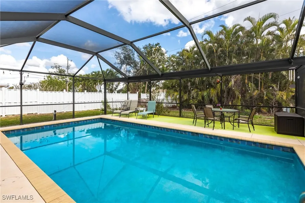2715 SE 16th Place Cape Coral FL 33904