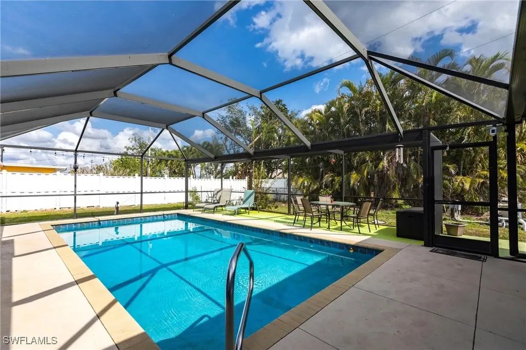 2715 SE 16th Place Cape Coral FL 33904