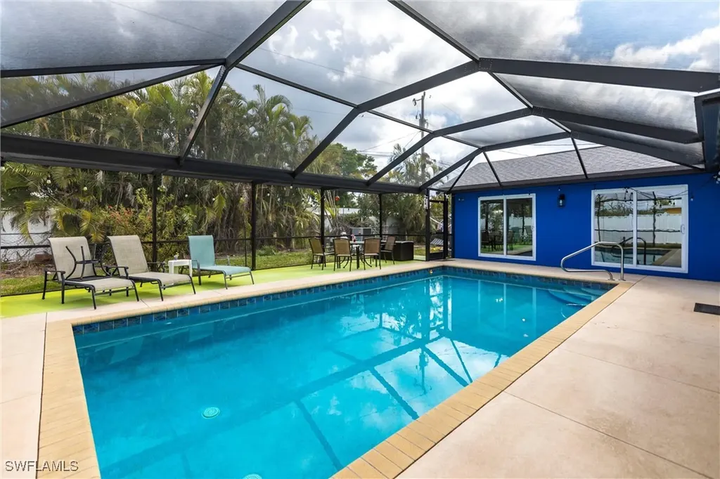 2715 SE 16th Place Cape Coral FL 33904