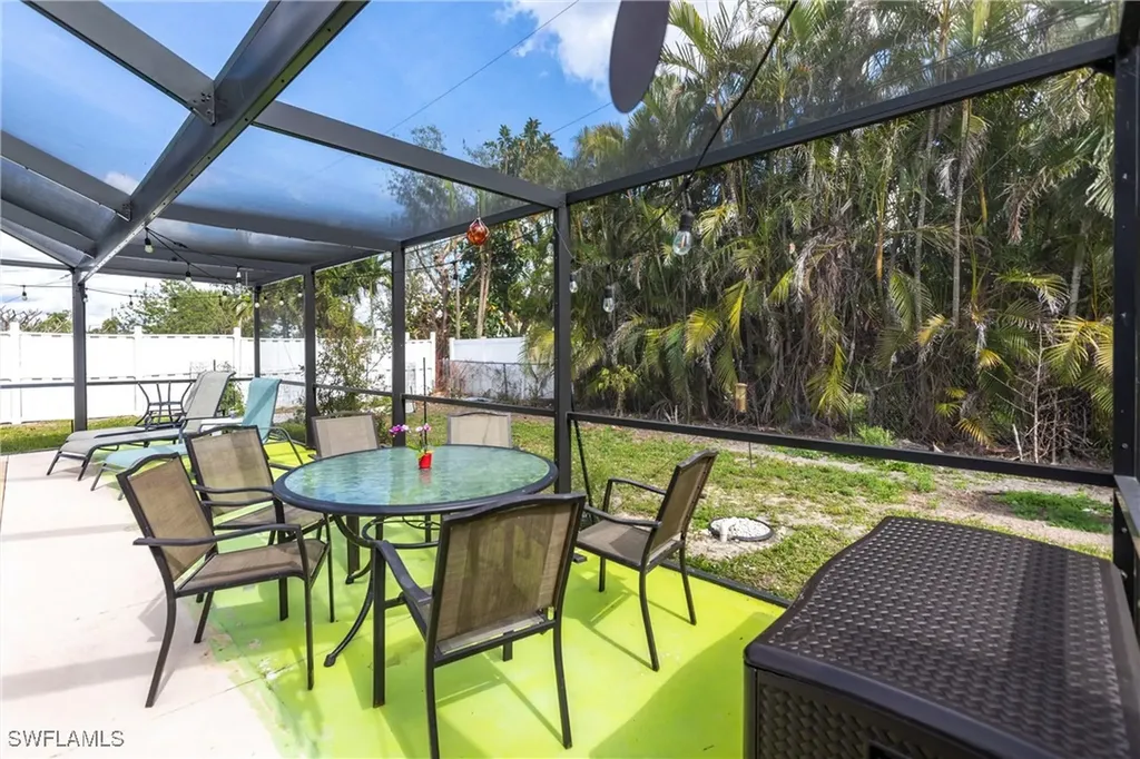 2715 SE 16th Place Cape Coral FL 33904