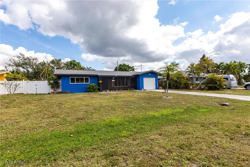 2715 SE 16th Place Cape Coral FL 33904