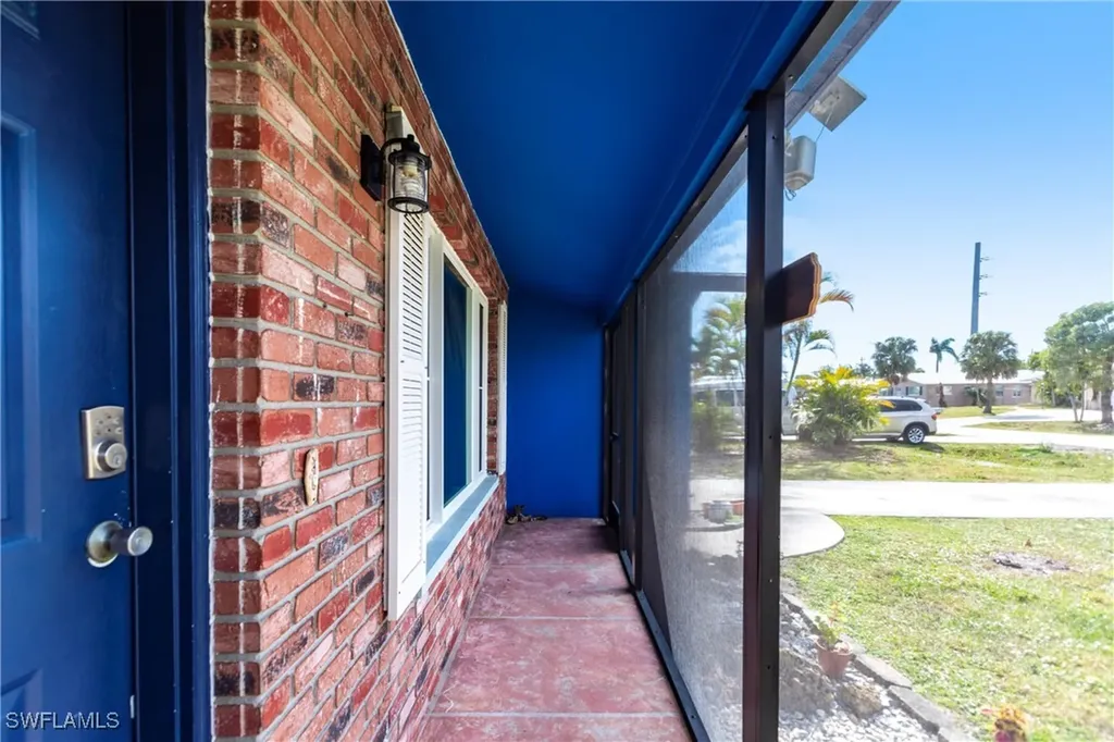 2715 SE 16th Place Cape Coral FL 33904