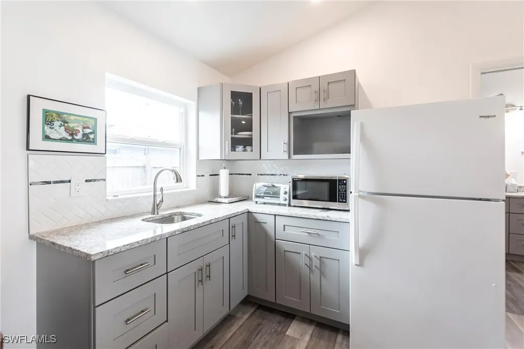 2715 SE 16th Place Cape Coral FL 33904