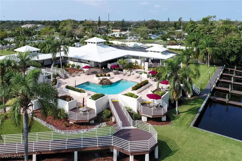 9439 Palm Island Circle North Fort Myers FL 33903