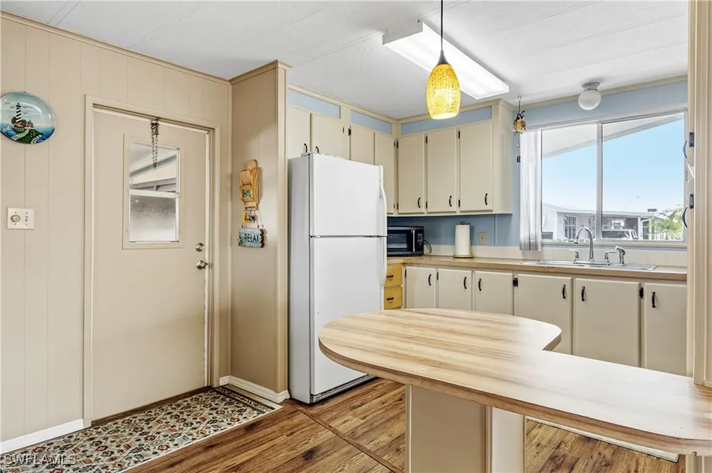 16045 Hibiscus Way North Fort Myers FL 33903