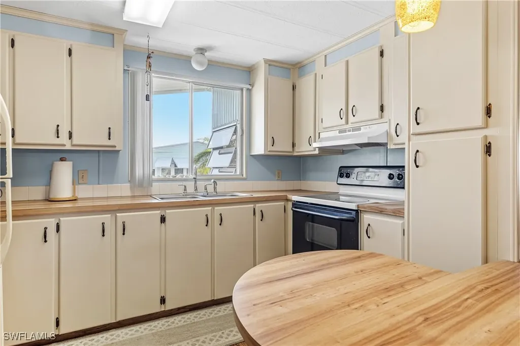 16045 Hibiscus Way North Fort Myers FL 33903