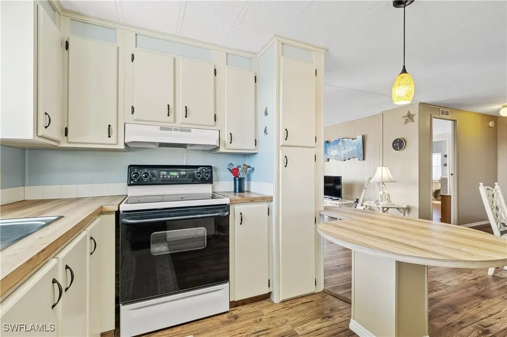 16045 Hibiscus Way North Fort Myers FL 33903