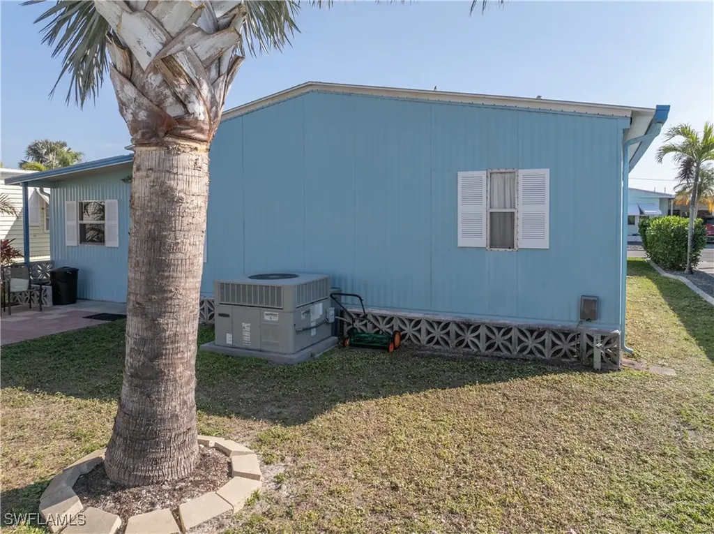 16045 Hibiscus Way North Fort Myers FL 33903