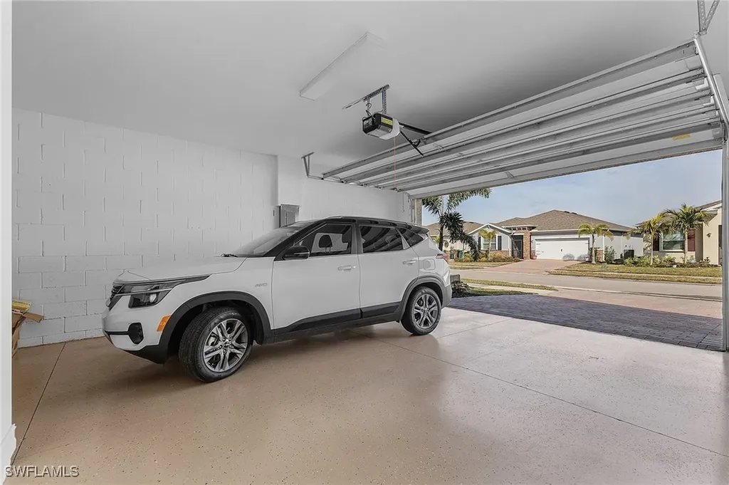 288 Spring Hill Lake Loop Cape Coral FL 33993