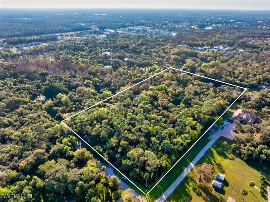 6235 Everett Street Naples FL 34112
