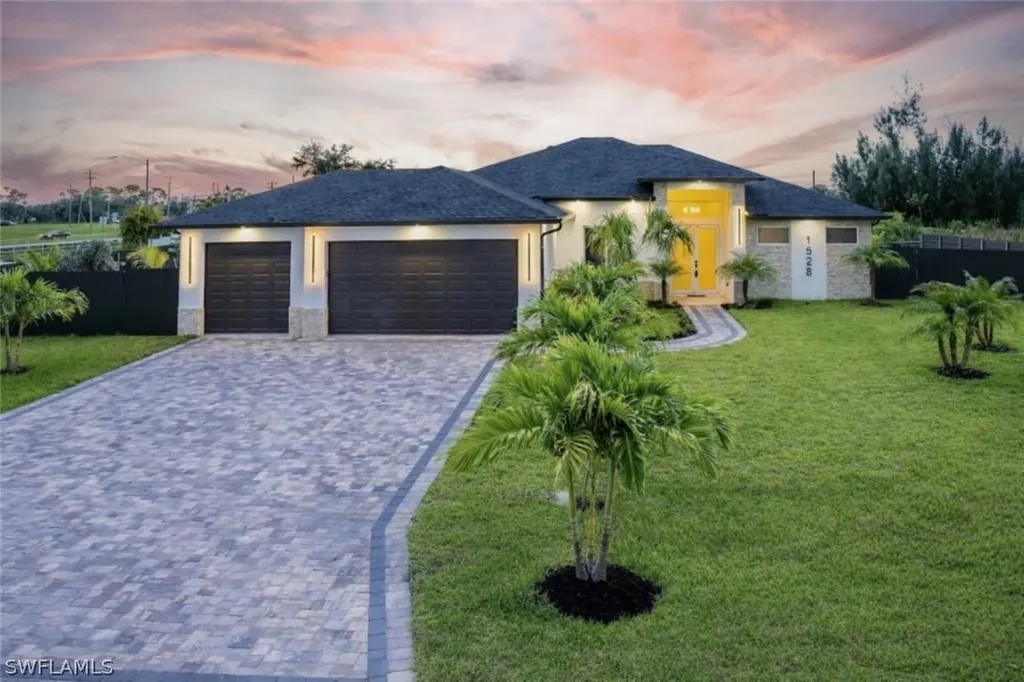 1528 SW 15th Avenue Cape Coral FL 33991