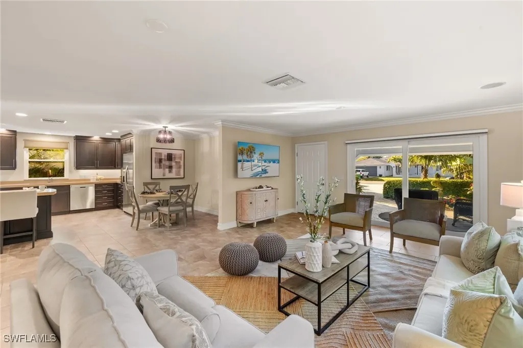 709 97th Avenue N Naples FL 34108