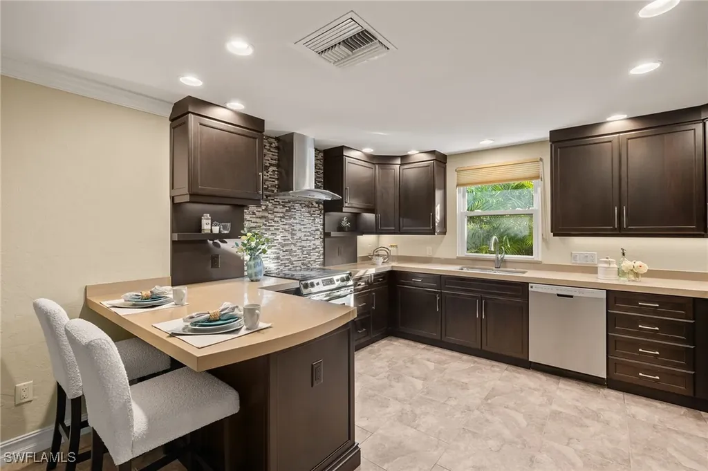 709 97th Avenue N Naples FL 34108