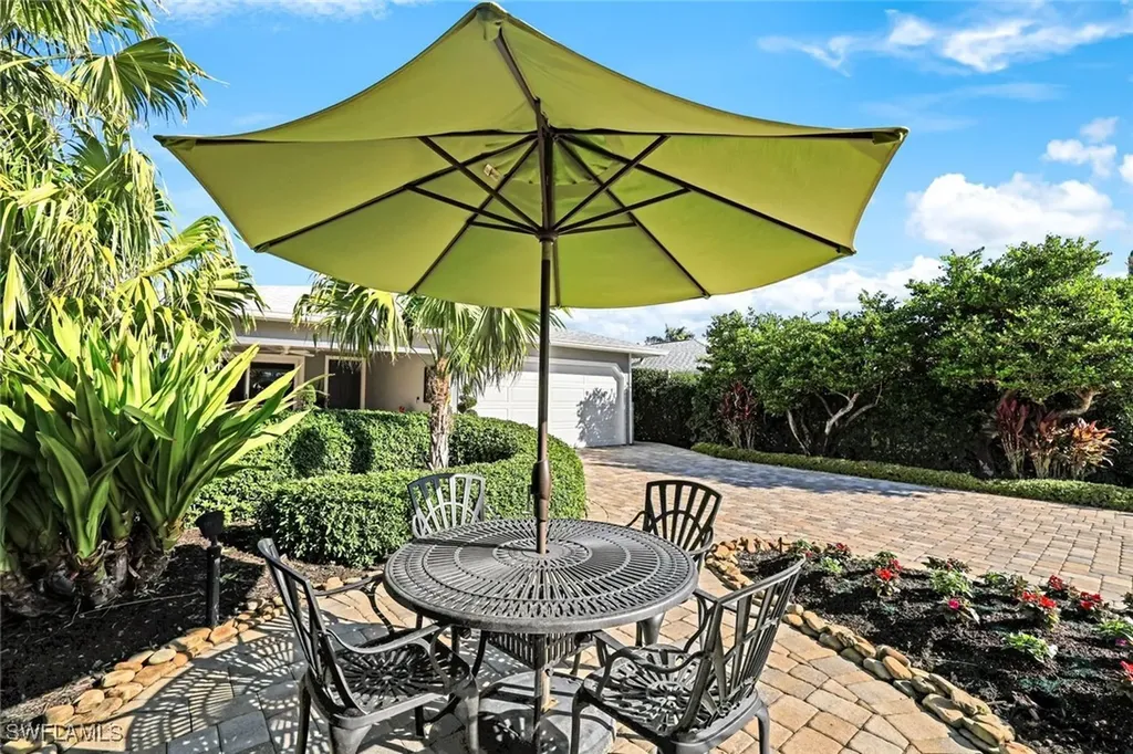 709 97th Avenue N Naples FL 34108