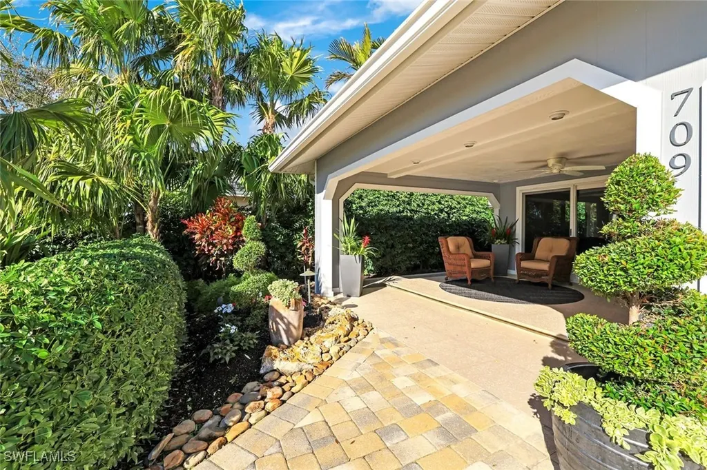 709 97th Avenue N Naples FL 34108
