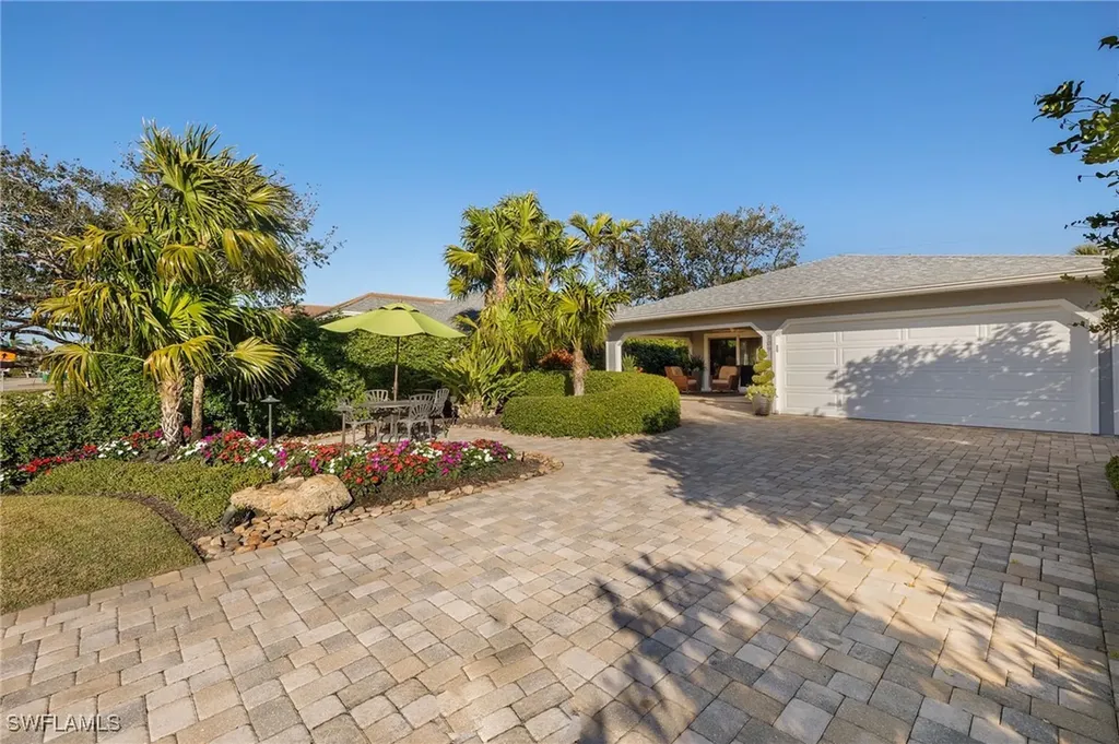 709 97th Avenue N Naples FL 34108