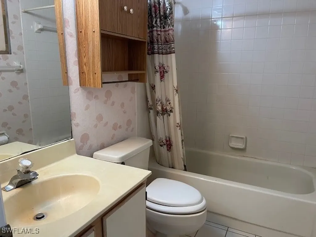 654 Squire Circle Naples FL 34104