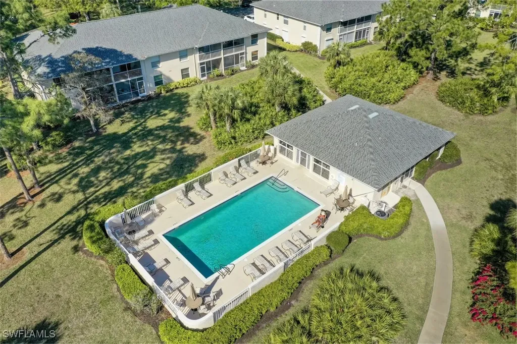 654 Squire Circle Naples FL 34104