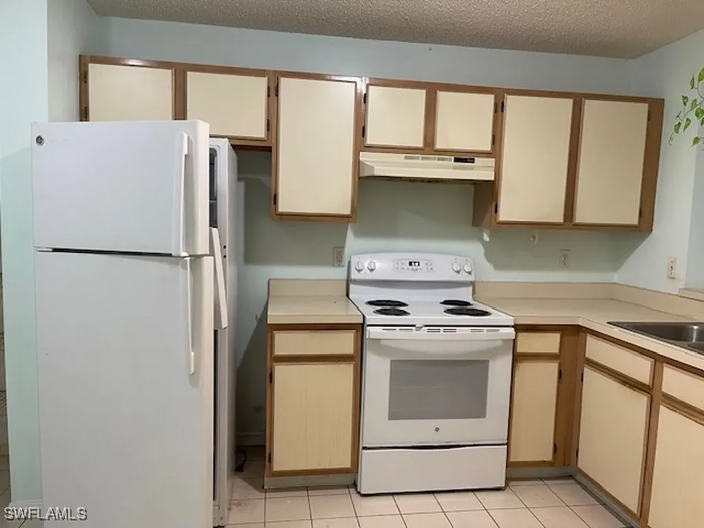 654 Squire Circle Naples FL 34104